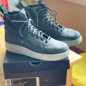 W SF AF1 mid